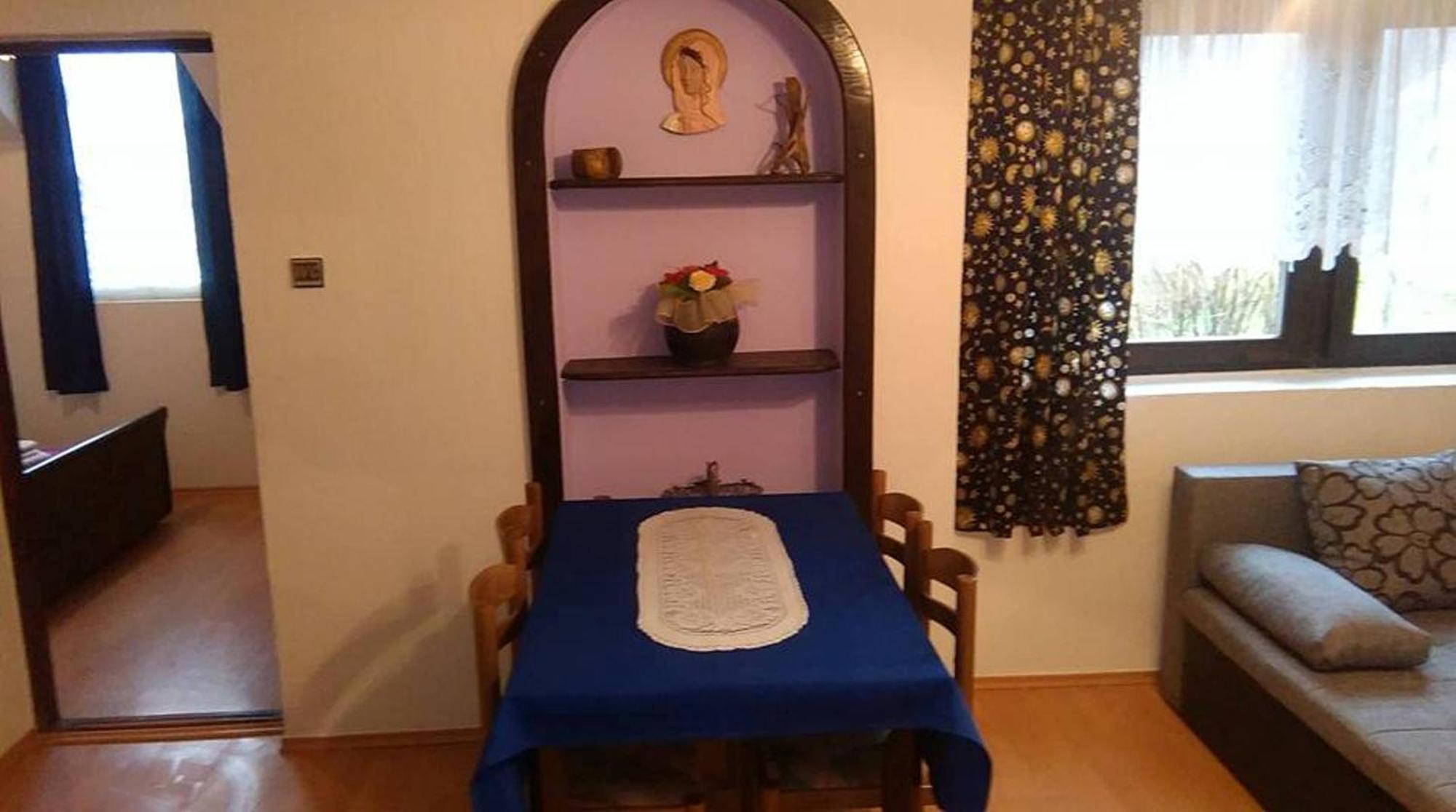 House Ilija Hodak * Selište Drežničko
