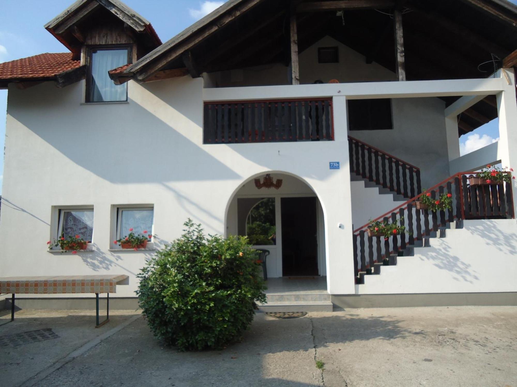 House Ilija Hodak * Selište Drežničko
