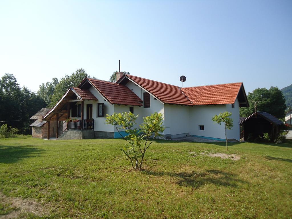 House Ilija Hodak * Selište Drežničko